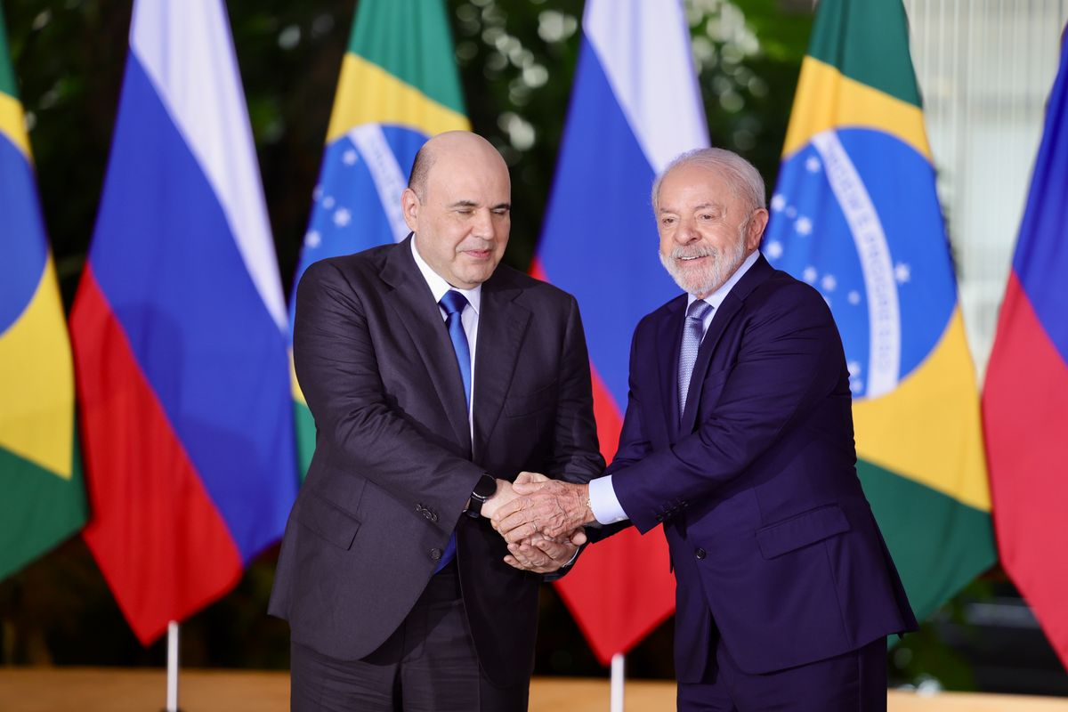 Brasil revoga visto de assessor de Trump e trava encontro com Lula