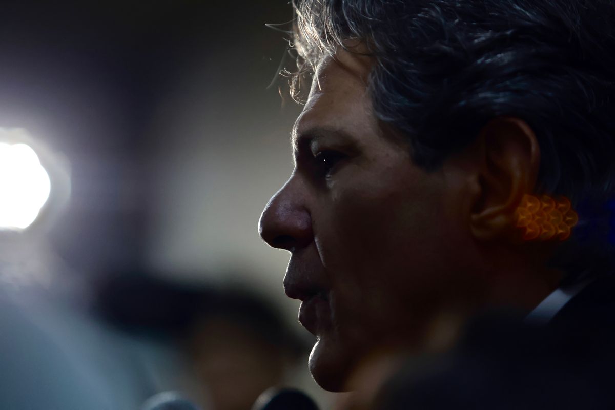Lula demite Haddad e nomeia Durigan para liberar candidatura em SP